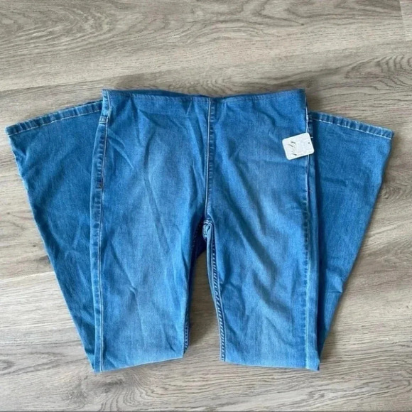 NWT Free People Penny Pull On Flare Jeans Stretch Mid Rise We The Free Blue - Picture 8 of 16